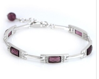 Fashionable silver bracelet